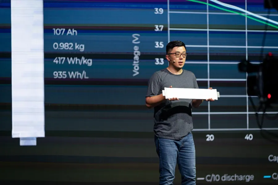 Qichao Hu unveiling SES AI's 107 Ah large-format Li-Metal battery, Apollo, at Battery World 2021